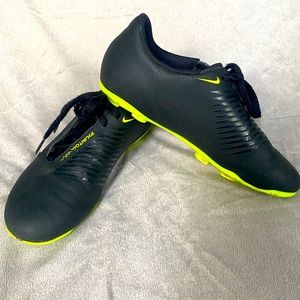 Nike Soccer Cleats 2.5Y